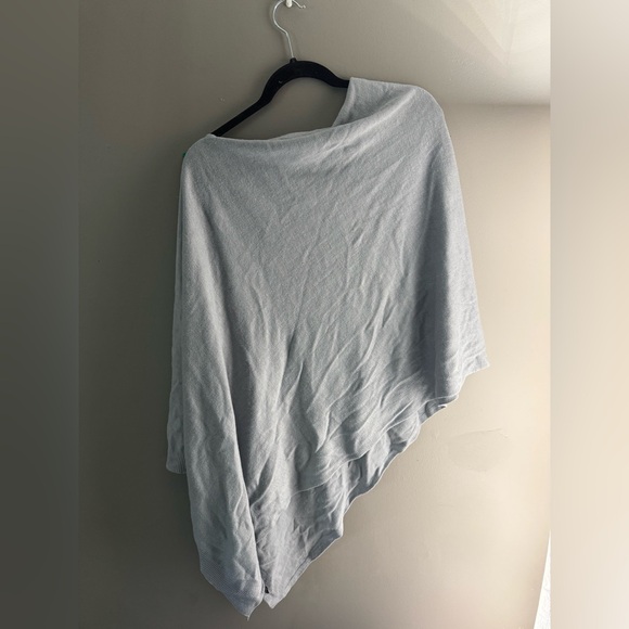 Shawl Poncho - Picture 2 of 3